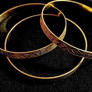 Gold metal bangles set of 3